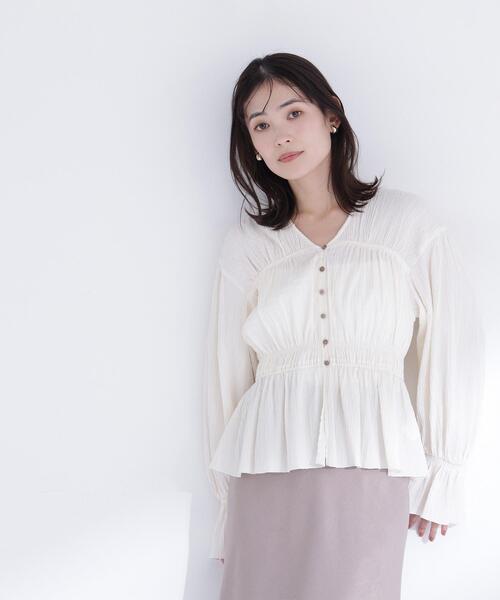 NATURAL BEAUTY BASIC（ナチュラルビューティーベーシック）の「◇Ｖネックギャザーブラウス（シャツ/ブラウス・レディース・ライトグリーン/ブラック/オフホワイト・FREE）」の19枚目の写真