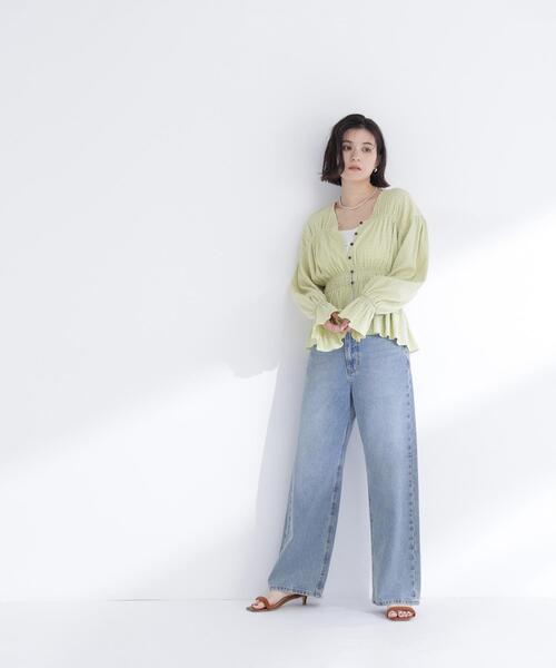 NATURAL BEAUTY BASIC（ナチュラルビューティーベーシック）の「◇Ｖネックギャザーブラウス（シャツ/ブラウス・レディース・ライトグリーン/ブラック/オフホワイト・FREE）」の10枚目の写真
