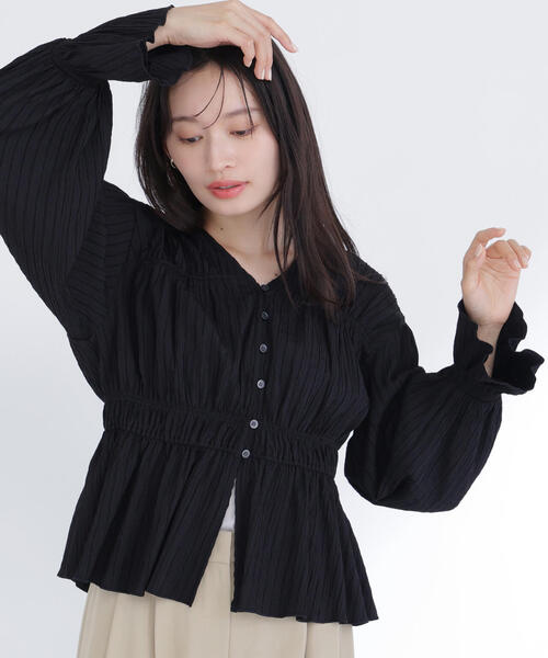 NATURAL BEAUTY BASIC（ナチュラルビューティーベーシック）の「◇Ｖネックギャザーブラウス（シャツ/ブラウス・レディース・ライトグリーン/ブラック/オフホワイト・FREE）」の3枚目の写真