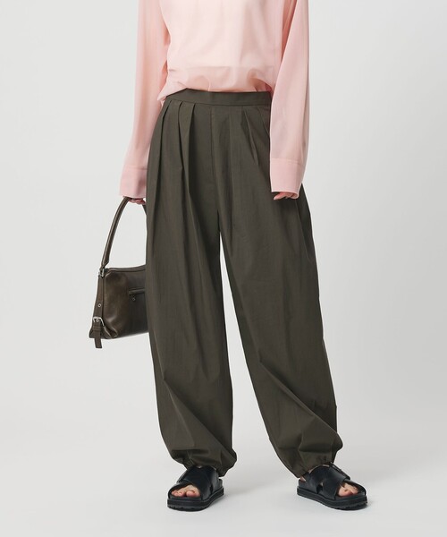 BEAUTY&YOUTH UNITED ARROWS(ビューティーアンドユースユナイテッドアローズ)の「コットンナイロン バルーンパンツ ウォッシャブル(その他パンツ・レディース・ダークグレー/オリーブ/クリーム/ライトブルー/ブラック・XS/S/M)」の3枚目の写真