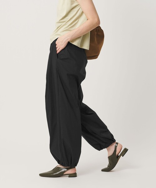 BEAUTY&YOUTH UNITED ARROWS(ビューティーアンドユースユナイテッドアローズ)の「コットンナイロン バルーンパンツ ウォッシャブル(その他パンツ・レディース・ダークグレー/オリーブ/クリーム/ライトブルー/ブラック・XS/S/M)」の10枚目の写真