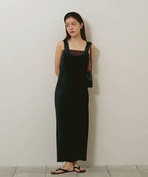 TODAYFUL（トゥデイフル）の「Velour Pencil Dress（ドレス・レディース・ブラウン/ブラック・36inch/38inch）」の4枚目の写真