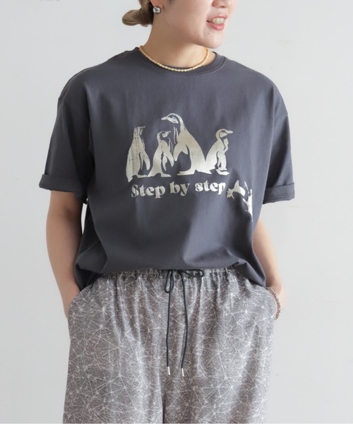 NOMBRE IMPAIR(ノンブルアンペール)の「ペンギン箔プリント 半袖TEE(Tシャツ/カットソー・レディース・ホワイト/チャコールグレー・FREE)」の2枚目の写真