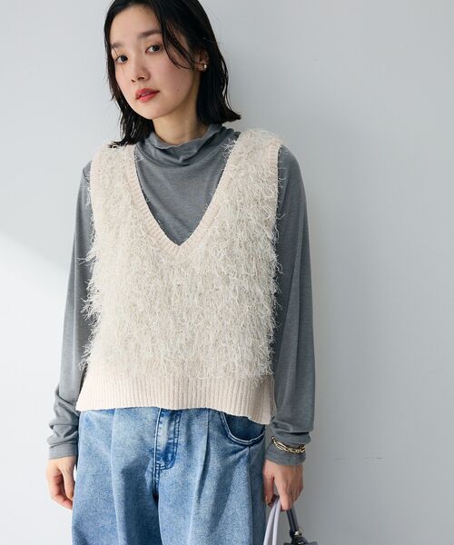 Green　Parks（グリーンパークス）の「ラメ入り毛足ニットベスト（ベスト・レディース・ホワイト系その他2/グレー・FREE）」の6枚目の写真