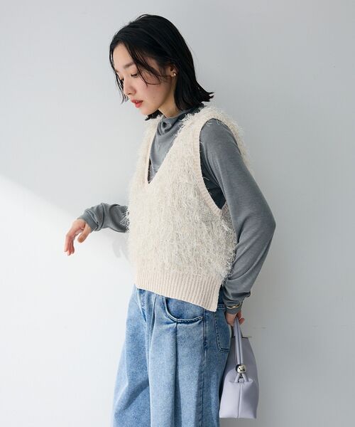 Green　Parks（グリーンパークス）の「ラメ入り毛足ニットベスト（ベスト・レディース・ホワイト系その他2/グレー・FREE）」の7枚目の写真