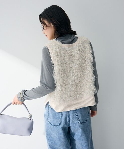 Green　Parks（グリーンパークス）の「ラメ入り毛足ニットベスト（ベスト・レディース・ホワイト系その他2/グレー・FREE）」の9枚目の写真