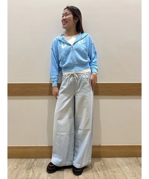 GAP(ギャップ)の「ミッドライズ ウルトラソフト イージーウエスト バギーデニム(デニムパンツ・レディース・ライトインディゴブルー・S/XS/M/L/XXS)」の7枚目の写真