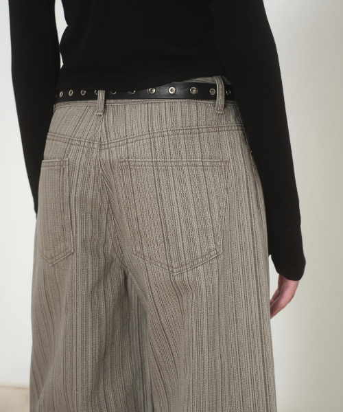 MUSINSA STANDARD WOMAN（ムシンサスタンダードウーマン）の「ウィメンズバーチカルストライプワイドパンツ[グレイッシュベージュ]（その他パンツ・レディース・その他・30/24/25/26/27/28/29）」の6枚目の写真