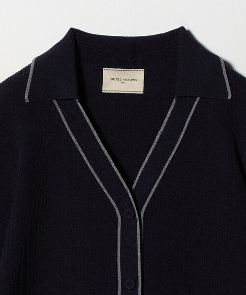 UNITED ARROWS（ユナイテッドアローズ）の「スキッパー リブカーディガン ‐ウォッシャブル‐（カーディガン/ボレロ・レディース・ベージュ/ネイビー・FREE）」の3枚目の写真