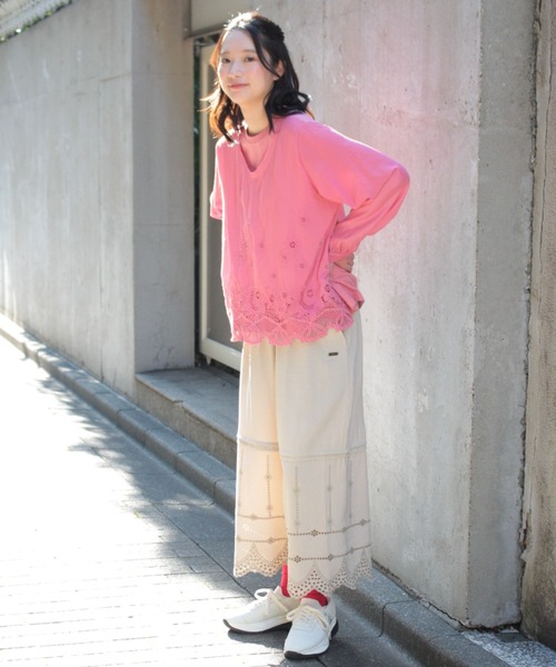 SUPER HAKKA（スーパーハッカ）の「レーヨンナイロンツイル　フラワーポイントスカラップ刺繍ワイドパンツ（その他パンツ・レディース・ブラック/グレー/ベージュ・FREE）」の7枚目の写真