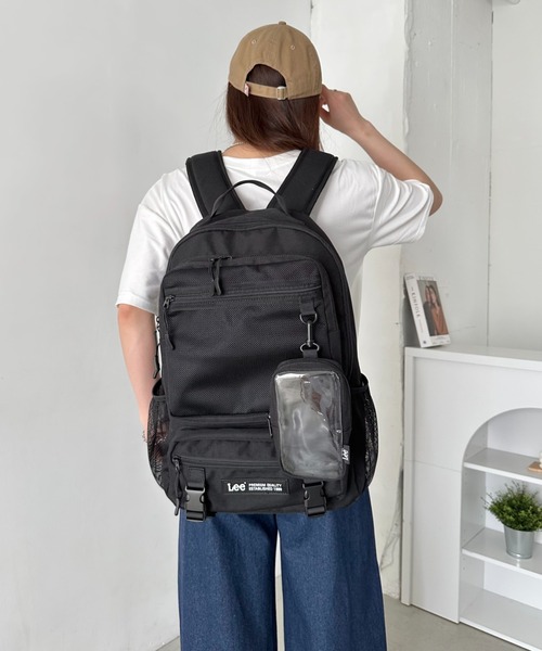 Lee(リー)の「Lee/撥水バックルリュッククリアポーチ付き/約17L/デイリーユース/PC収納/ユニセックス(バックパック/リュック・レディース・ブラック×ブラック・FREE)」の5枚目の写真