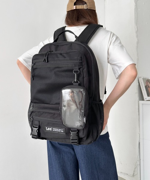 Lee(リー)の「Lee/撥水バックルリュッククリアポーチ付き/約17L/デイリーユース/PC収納/ユニセックス(バックパック/リュック・レディース・ブラック×ブラック・FREE)」の2枚目の写真