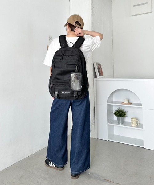 Lee(リー)の「Lee/撥水バックルリュッククリアポーチ付き/約17L/デイリーユース/PC収納/ユニセックス(バックパック/リュック・レディース・ブラック×ブラック・FREE)」の6枚目の写真