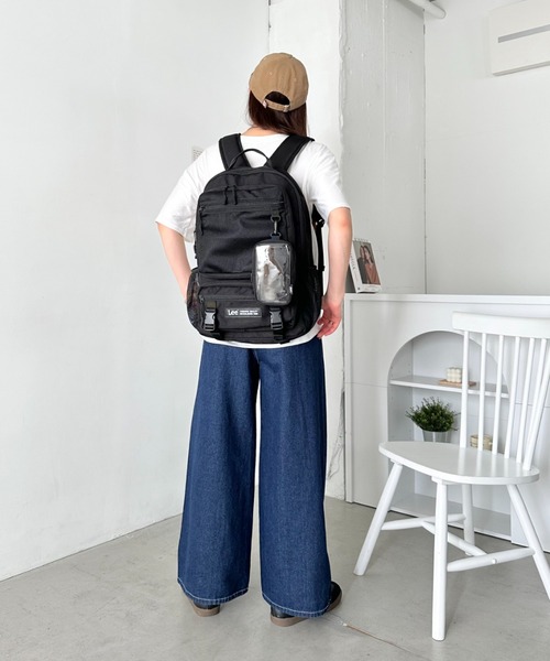Lee(リー)の「Lee/撥水バックルリュッククリアポーチ付き/約17L/デイリーユース/PC収納/ユニセックス(バックパック/リュック・レディース・ブラック×ブラック・FREE)」の7枚目の写真