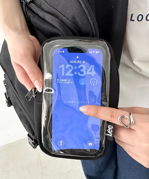 Lee(リー)の「Lee/撥水バックルリュッククリアポーチ付き/約17L/デイリーユース/PC収納/ユニセックス(バックパック/リュック・レディース・ブラック×ブラック・FREE)」の9枚目の写真