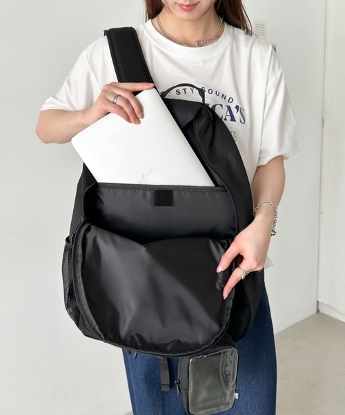 Lee(リー)の「Lee/撥水バックルリュッククリアポーチ付き/約17L/デイリーユース/PC収納/ユニセックス(バックパック/リュック・レディース・ブラック×ブラック・FREE)」の10枚目の写真