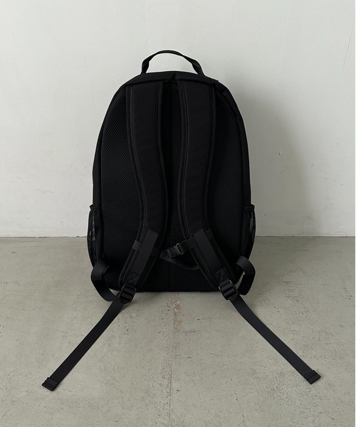 Lee(リー)の「Lee/撥水バックルリュッククリアポーチ付き/約17L/デイリーユース/PC収納/ユニセックス(バックパック/リュック・レディース・ブラック×ブラック・FREE)」の12枚目の写真