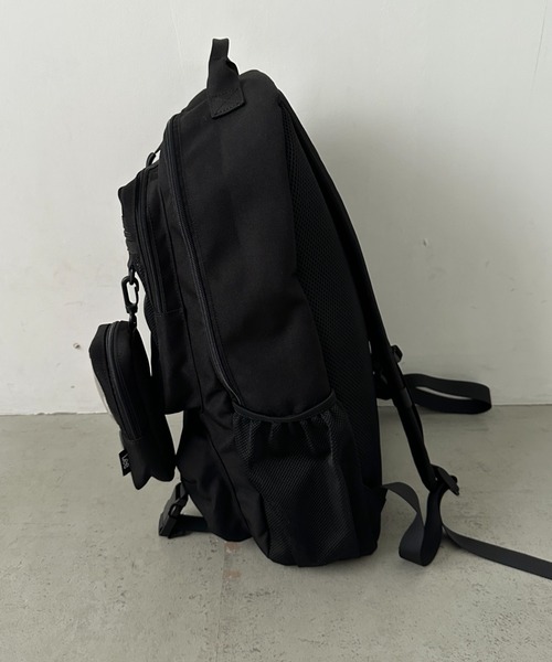 Lee(リー)の「Lee/撥水バックルリュッククリアポーチ付き/約17L/デイリーユース/PC収納/ユニセックス(バックパック/リュック・レディース・ブラック×ブラック・FREE)」の13枚目の写真