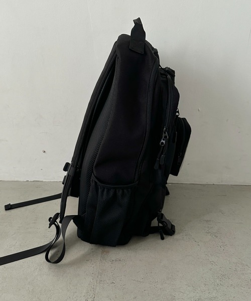 Lee(リー)の「Lee/撥水バックルリュッククリアポーチ付き/約17L/デイリーユース/PC収納/ユニセックス(バックパック/リュック・レディース・ブラック×ブラック・FREE)」の14枚目の写真