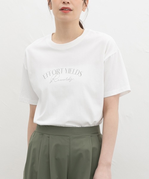 Honeys(ハニーズ)の「【ハニさら・接触冷感・UVカット・遮熱】きれいめロゴTシャツ(Tシャツ/カットソー・レディース・オフホワイト/ネイビー/ベージュ/ピンク/ブラック・LL/M/S/L)」の2枚目の写真