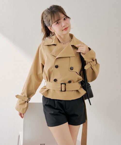 Chico(チコ)の「ショートフレアトレンチコート(トレンチコート・レディース・ベージュ/ライトベージュ・MEDIUM/FREE)」の8枚目の写真