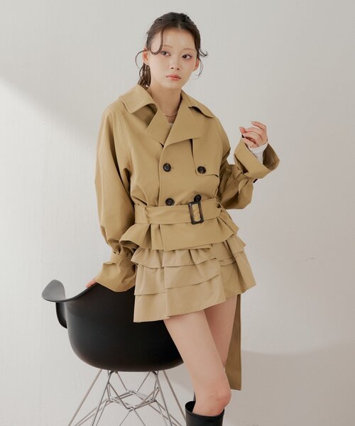 Chico(チコ)の「ショートフレアトレンチコート(トレンチコート・レディース・ベージュ/ライトベージュ・MEDIUM/FREE)」の10枚目の写真