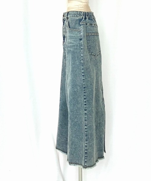 Q(キュー)の「ストレッチデニムナロースカート(スカート・レディース・ブルー/アイボリー・MEDIUM)」の7枚目の写真