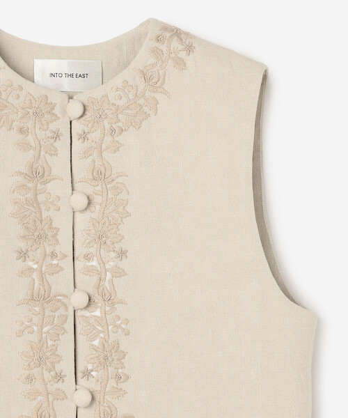 Bshop（ビショップ）の「INTO THE EAST｜コットンリネン 刺繍ベスト Beige WOMEN（ベスト・レディース・ベージュ・36）」の5枚目の写真