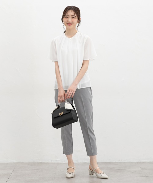 Honeys(ハニーズ)の「【ハニさら・接触冷感】バンドカラーブラウス(シャツ/ブラウス・レディース・ネイビー/モカ/アイボリー/グレイッシュブルー・3L/L/LL/M/S)」の6枚目の写真