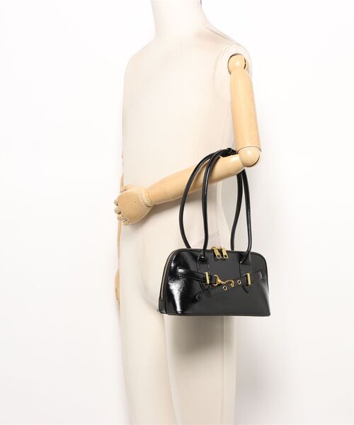 an meets zakka(アンミツザッカ)の「an meets zakka レトロフックベルト装飾アンティーク艶出し合成皮革ミニボストンバッグ(ボストンバッグ・レディース・ブラウン/レッド/ブラック・ONESIZE)」の7枚目の写真