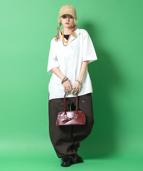 an meets zakka(アンミツザッカ)の「an meets zakka レトロフックベルト装飾アンティーク艶出し合成皮革ミニボストンバッグ(ボストンバッグ・レディース・ブラウン/レッド/ブラック・ONESIZE)」の9枚目の写真