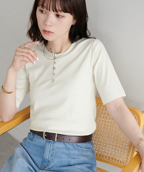 DISCOAT(ディスコート)の「【WEB限定】ラメリブヘンリーTシャツ(Tシャツ/カットソー・レディース・カーキ/アイボリー/モカ/ブラック・MEDIUM)」の2枚目の写真