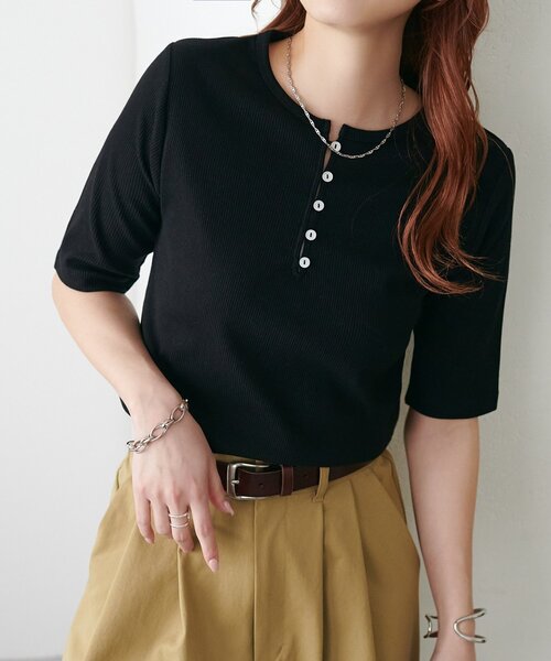 DISCOAT(ディスコート)の「【WEB限定】ラメリブヘンリーTシャツ(Tシャツ/カットソー・レディース・カーキ/アイボリー/モカ/ブラック・MEDIUM)」の3枚目の写真
