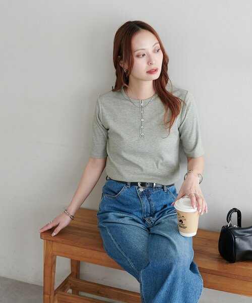 DISCOAT(ディスコート)の「【WEB限定】ラメリブヘンリーTシャツ(Tシャツ/カットソー・レディース・カーキ/アイボリー/モカ/ブラック・MEDIUM)」の17枚目の写真