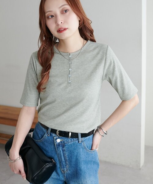DISCOAT(ディスコート)の「【WEB限定】ラメリブヘンリーTシャツ(Tシャツ/カットソー・レディース・カーキ/アイボリー/モカ/ブラック・MEDIUM)」の15枚目の写真