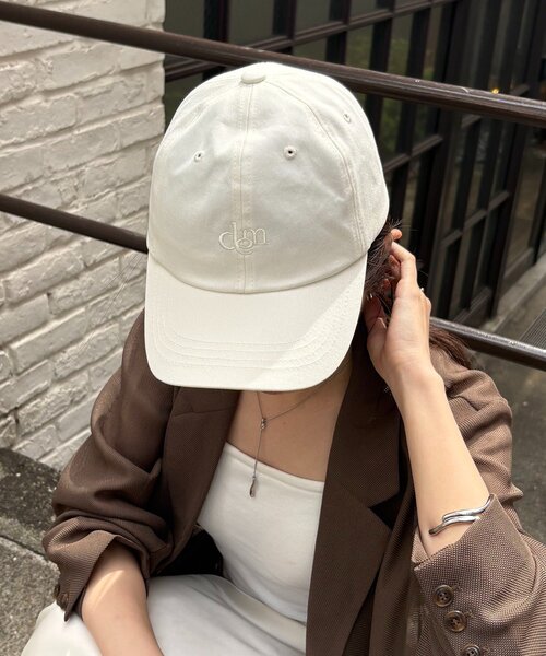 CAPRICIEUX LE'MAGE(カプリシューレマージュ)の「【3色展開】ロゴキャップ(ハット・レディース・ブラウン/ホワイト系その他/チャコールグレー・FREE)」の1枚目の写真