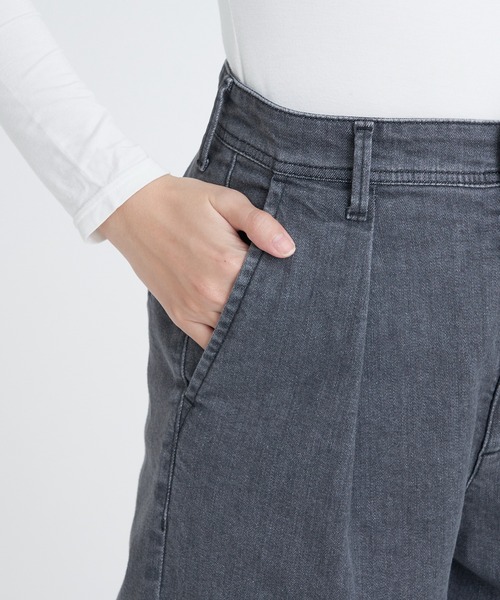 YANUK(ヤヌーク)の「タックパンツ(デニムパンツ・レディース・グレー・M/S/XS)」の12枚目の写真
