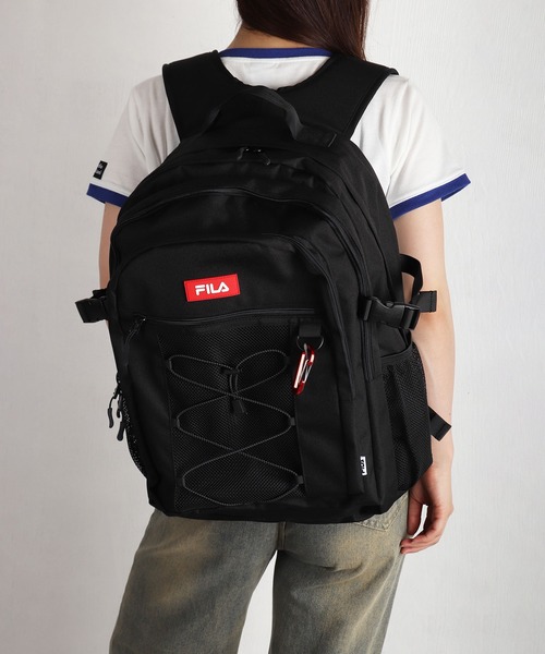 FILA（フィラ）の「FILA / フィラ スクールリュック 大容量 A4収納 PC収納 撥水 通学 通勤 カラビナ付き（バックパック/リュック・メンズ・レッド/ブラック/ブルー・FREE）」の3枚目の写真