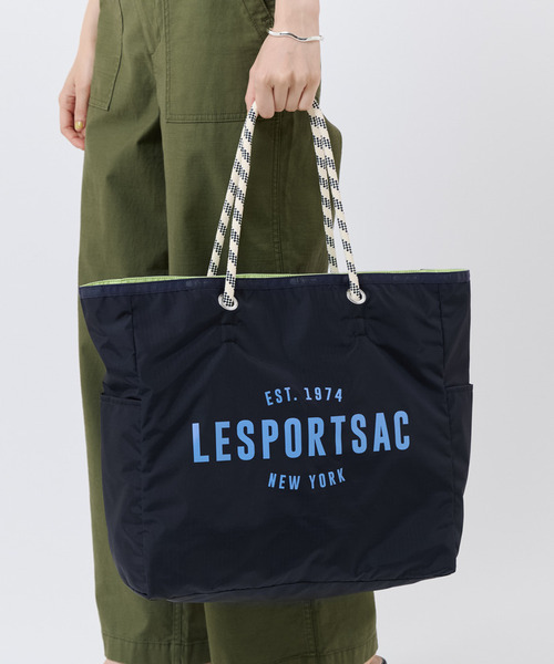 LeSportsac(レスポートサック)の「LARGE 2 WAY TOTE 2ウェイディープシーブルー/ライム(トートバッグ・レディース・ブラック・FREE)」の2枚目の写真