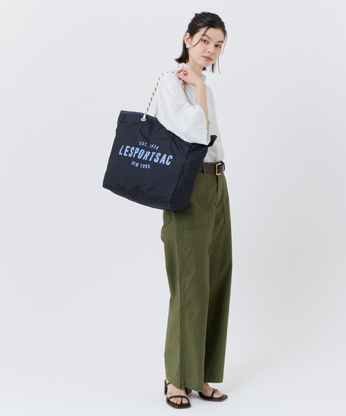 LeSportsac(レスポートサック)の「LARGE 2 WAY TOTE 2ウェイディープシーブルー/ライム(トートバッグ・レディース・ブラック・FREE)」の3枚目の写真