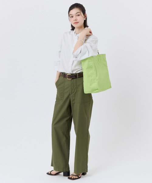 LeSportsac(レスポートサック)の「LARGE 2 WAY TOTE 2ウェイディープシーブルー/ライム(トートバッグ・レディース・ブラック・FREE)」の4枚目の写真