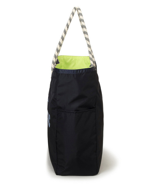 LeSportsac(レスポートサック)の「LARGE 2 WAY TOTE 2ウェイディープシーブルー/ライム(トートバッグ・レディース・ブラック・FREE)」の6枚目の写真