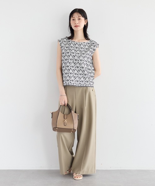 YECCA VECCA(イェッカヴェッカ)の「フラワーレースブラウス【セットアップ対応】(シャツ/ブラウス・レディース・オフホワイト/ネイビー/ライトブルー・FREE)」の11枚目の写真