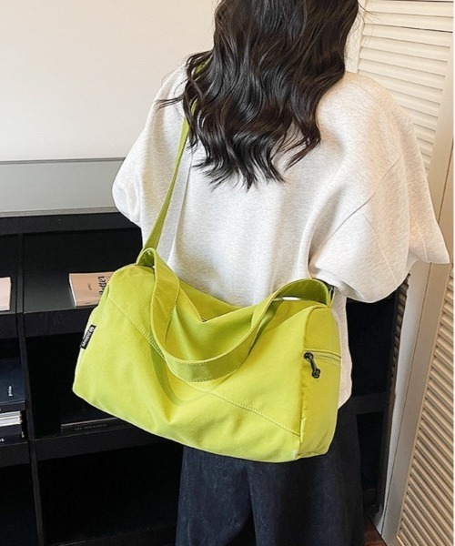 lit.Cy（リットシー）の「ドラムトラベルショルダーバッグ（ボストンバッグ・レディース・ネイビー/レッド/ライム/オフホワイト/ブラック・FREE）」の3枚目の写真