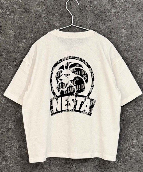NESTA BRAND（ネスタブランド）の「【NESTA BRAND/ネスタブランド】バックプリント オーバーサイズ Tシャツ（Tシャツ/カットソー・キッズ・ホワイト系その他3/ベージュ/ホワイト系その他/ネイビー/チャコール/グレー系その他2/ブルー系その他/ブラック/グレー系その他/ブラック系その他2/ホワイト系その他2/ブラック系その他/ダークグリーン/杢グレー/ブラック系その他3/オフホワイト・150cm/140cm/130cm/120cm/110cm/160cm）」の2枚目の写真