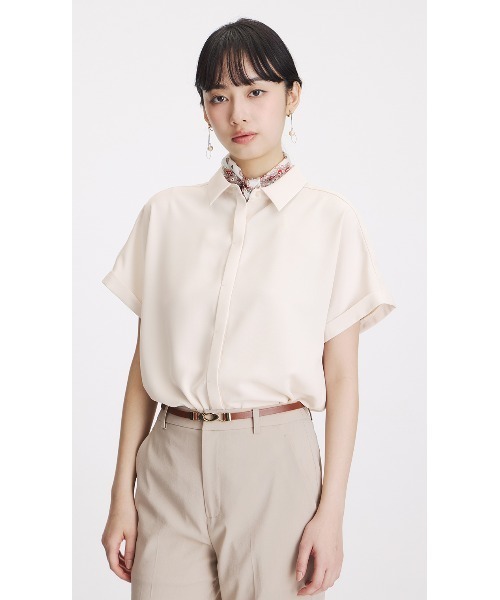 AOYAMA（アオヤマ）の「冷感シャツカラーブラウス【涼】【半袖】（シャツ/ブラウス・レディース・ネイビー/サックスブルー/ブラック/ベージュ/ブラウン/ホワイト・LL/L/M/S）」の4枚目の写真