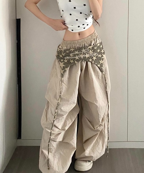 Sibra(シブラ)の「スカーフレイヤードデザイン バルーンワイドパンツ(カーゴパンツ・レディース・ベージュ・M)」の3枚目の写真