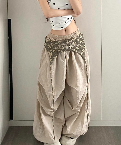 Sibra(シブラ)の「スカーフレイヤードデザイン バルーンワイドパンツ(カーゴパンツ・レディース・ベージュ・M)」の5枚目の写真