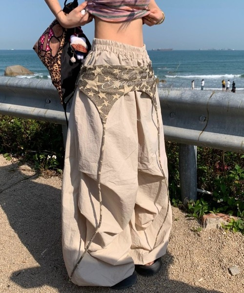 Sibra(シブラ)の「スカーフレイヤードデザイン バルーンワイドパンツ(カーゴパンツ・レディース・ベージュ・M)」の18枚目の写真