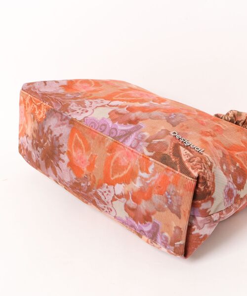 Desigual(デシグアル)の「Floral-Print Shirred Handle Bag/フラワープリントシャーリングハンドルバッグ(ハンドバッグ・レディース・オレンジ・FREE)」の5枚目の写真